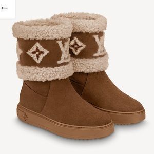 Louis Vuitton Snowdrop flat ankle boot.  Color Cognac.